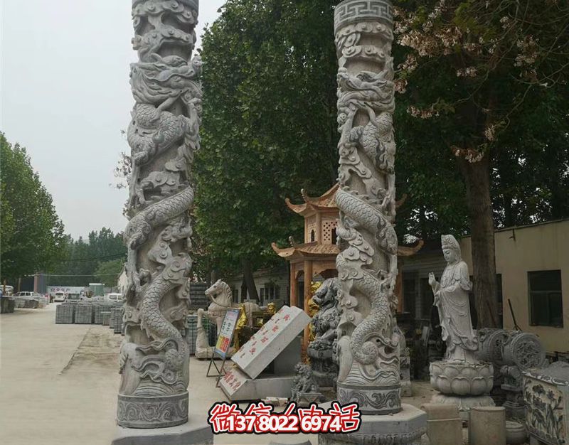 龍柱石雕，裝點寺廟門前