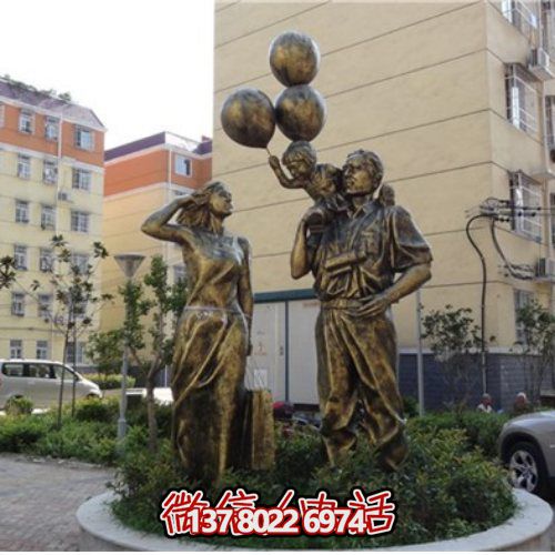 玻璃鋼仿銅人物雕塑，讓您的小區(qū)環(huán)境更加完美！